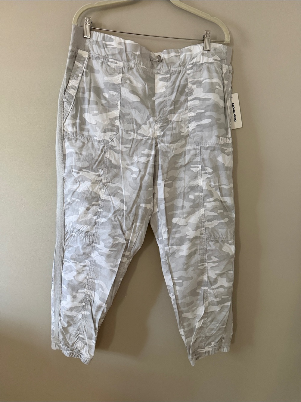 DKNY SPORT GRAY CAMO RIPPED UP JOGGERS SIZE LARGE